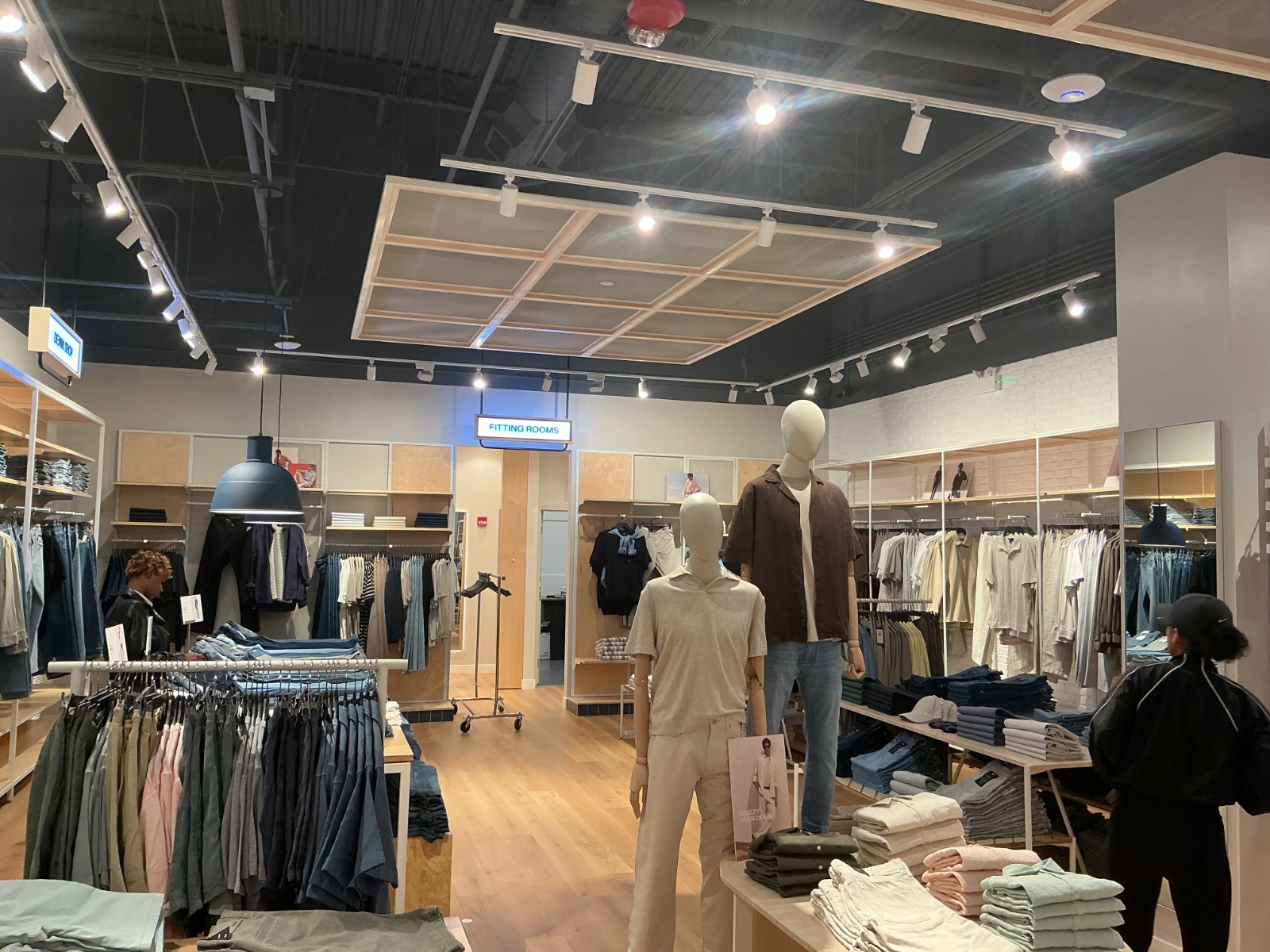 Mavi Jeans — U.S. Mall Rollout — photograph 10