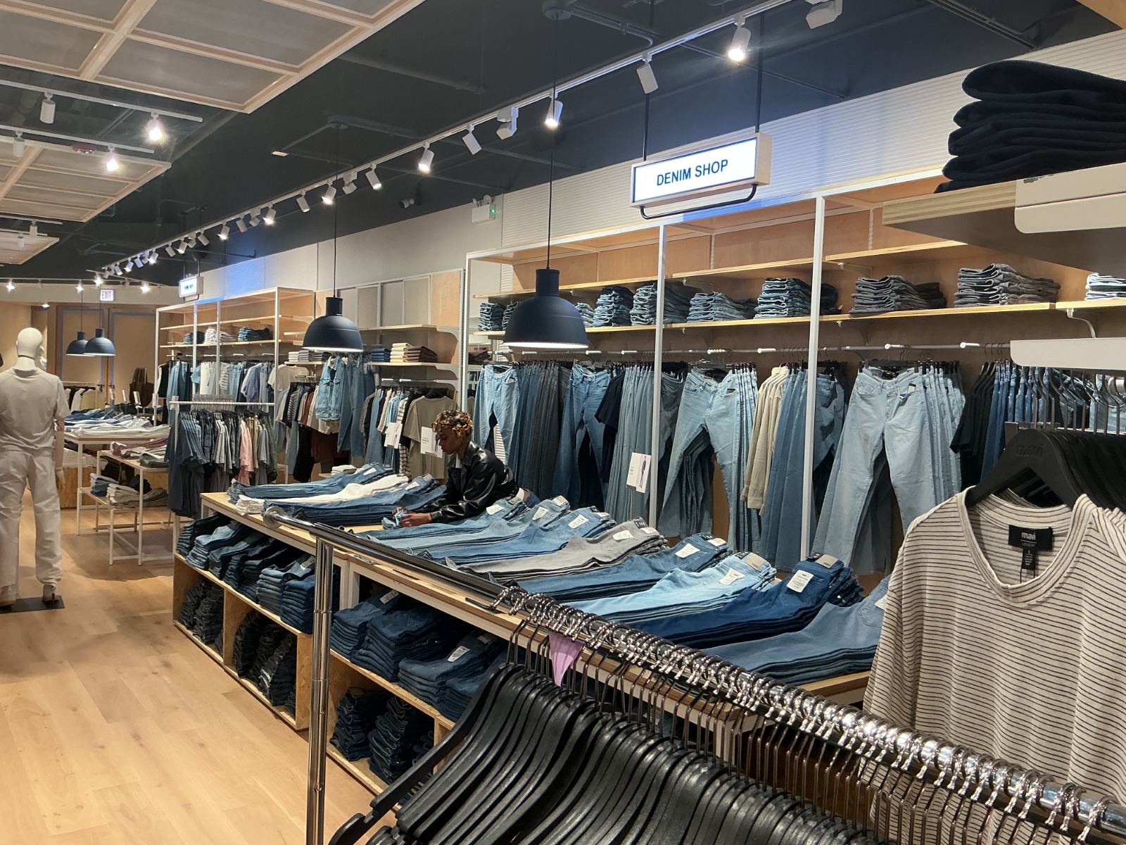 Mavi Jeans — U.S. Mall Rollout — photograph 7