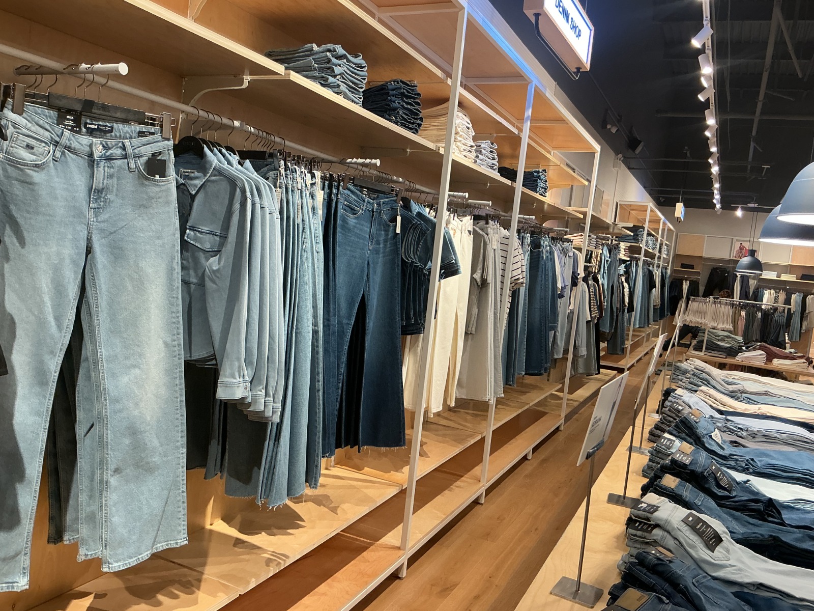 Mavi Jeans — U.S. Mall Rollout — photograph 8