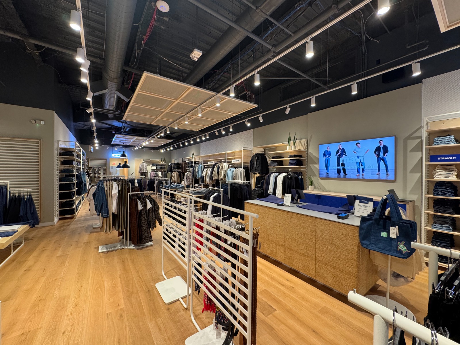 Mavi Jeans — U.S. Mall Rollout — photograph 25