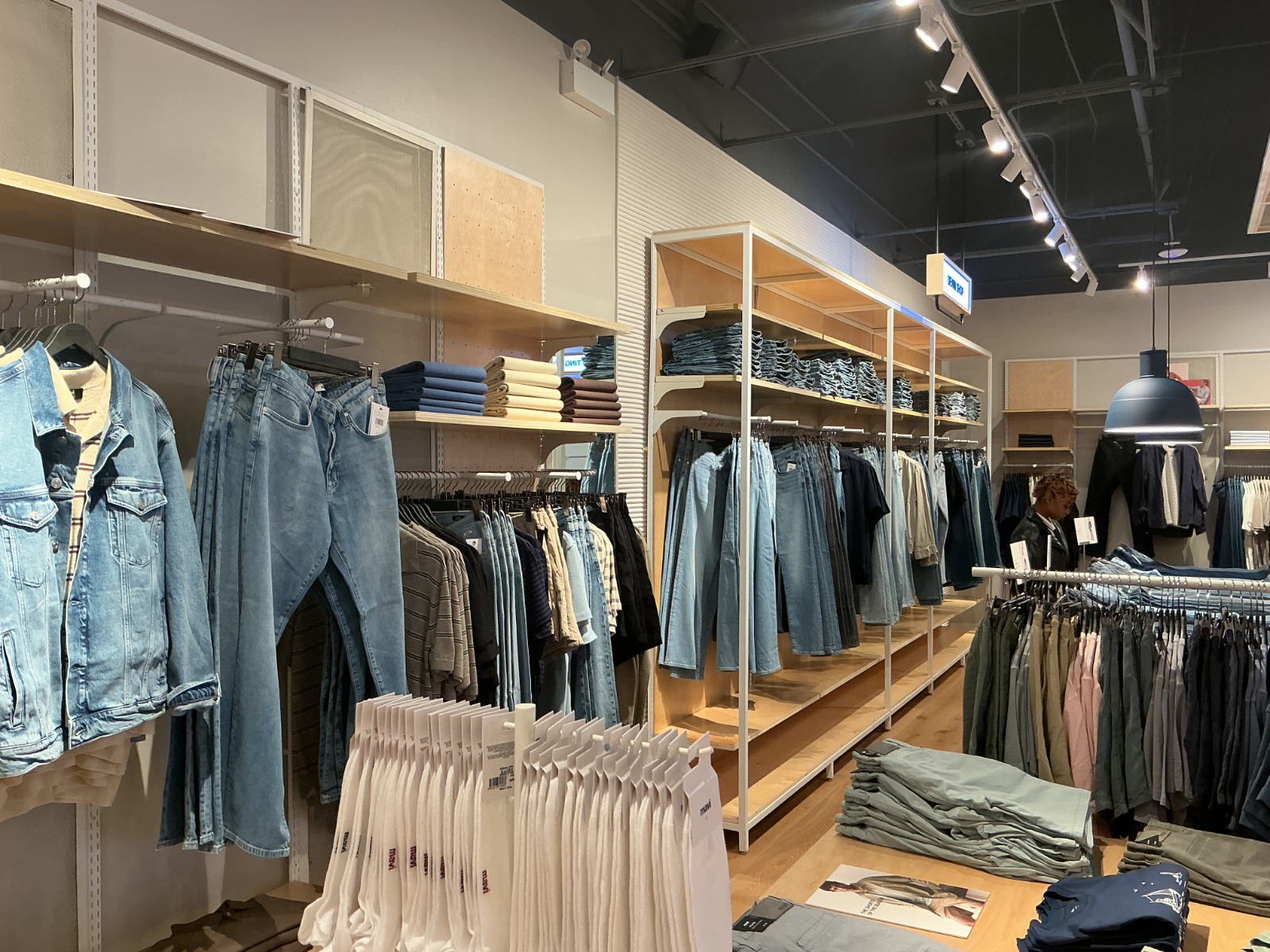 Mavi Jeans — U.S. Mall Rollout — photograph 9
