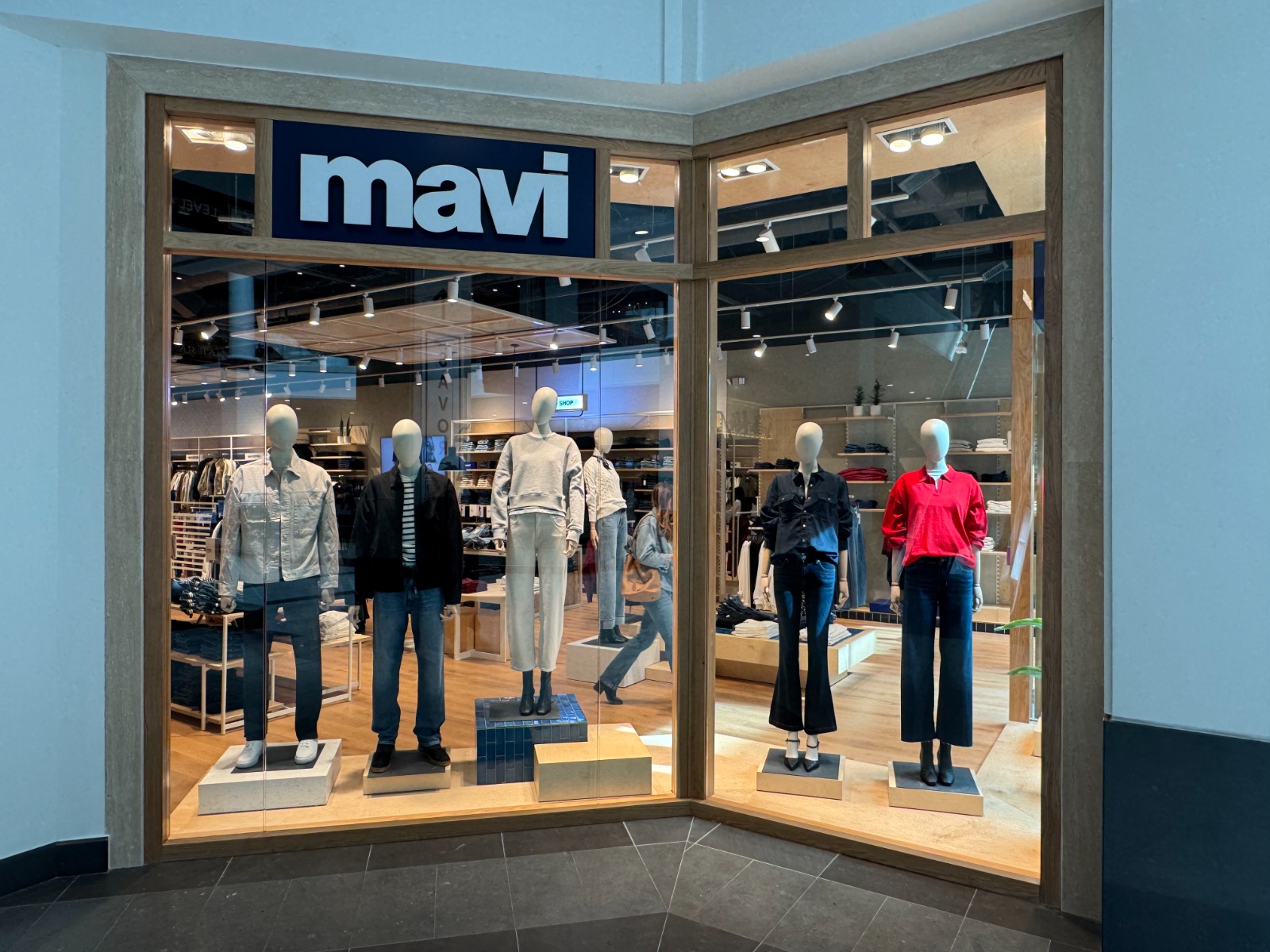Mavi Jeans — U.S. Mall Rollout — photograph 3