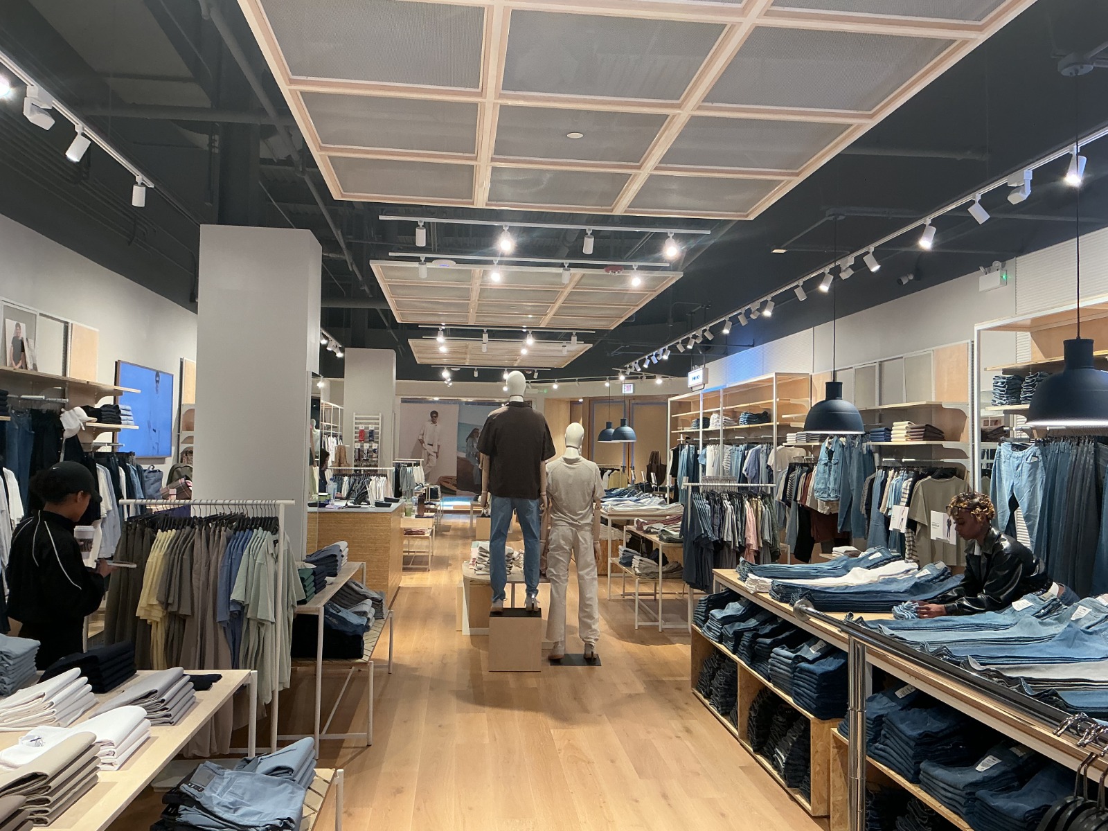Mavi Jeans — U.S. Mall Rollout — photograph 5