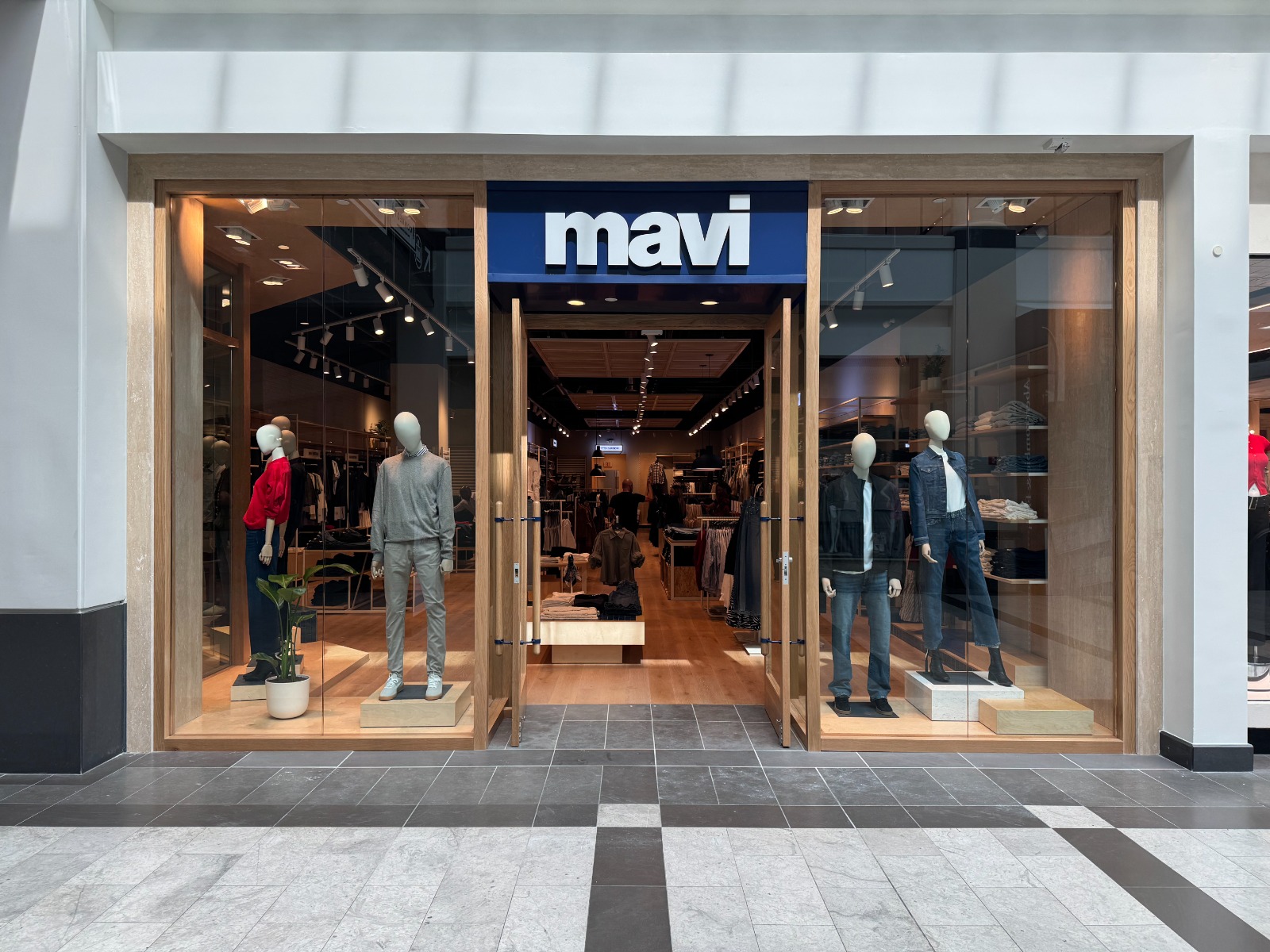 Mavi Jeans — U.S. Mall Rollout — photograph 4