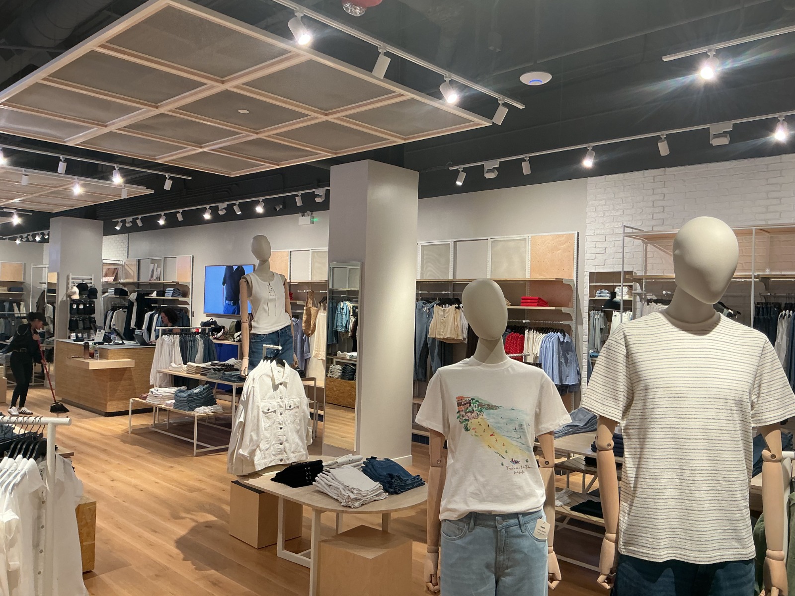 Mavi Jeans — U.S. Mall Rollout — photograph 12