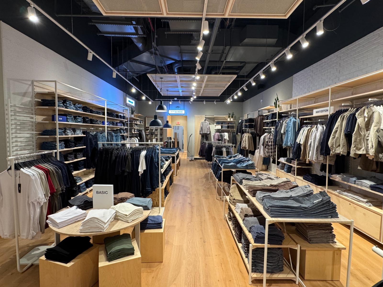 Mavi Jeans — U.S. Mall Rollout — photograph 27